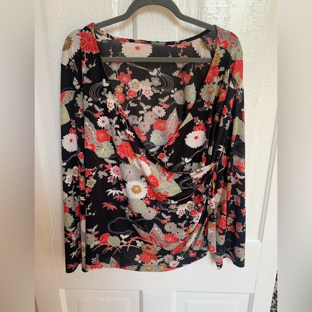 ⚡️5 for $25⚡️Motherhood Maternity Wrap Shirt Black and Red 2X